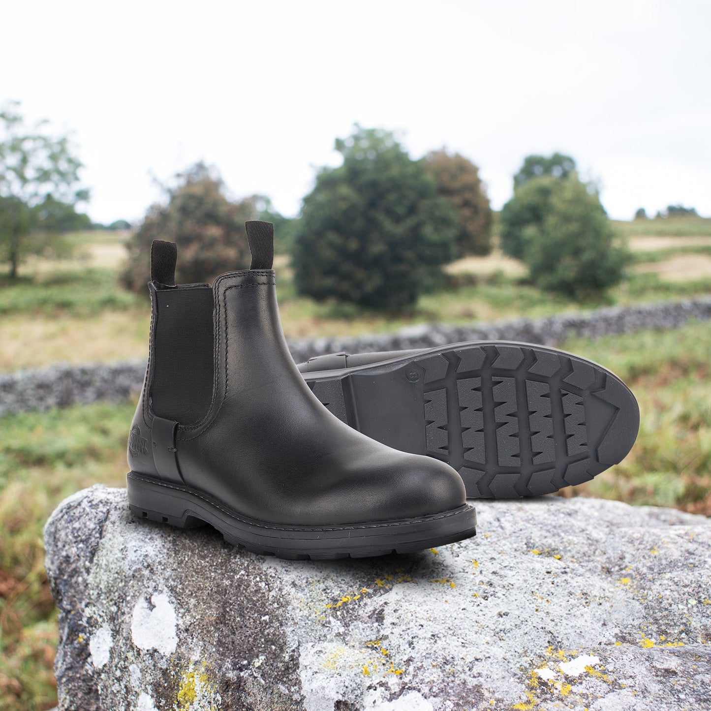 WELLS Men's Leather Waterproof Walking Chelsea Boots - Black